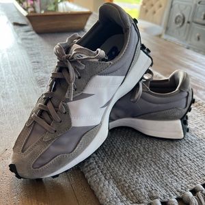 327 New Balance women’s 7.5 gray like new